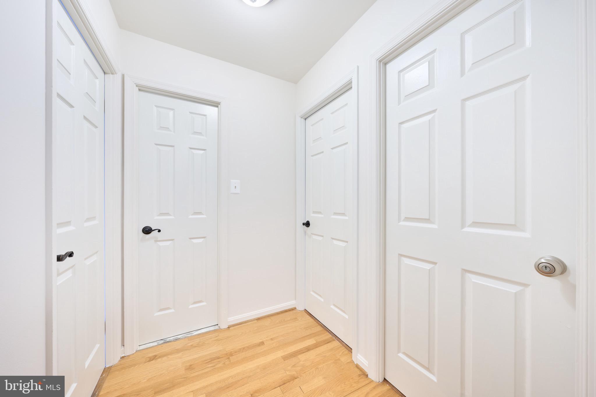 MIRROR RIDGE - Residential