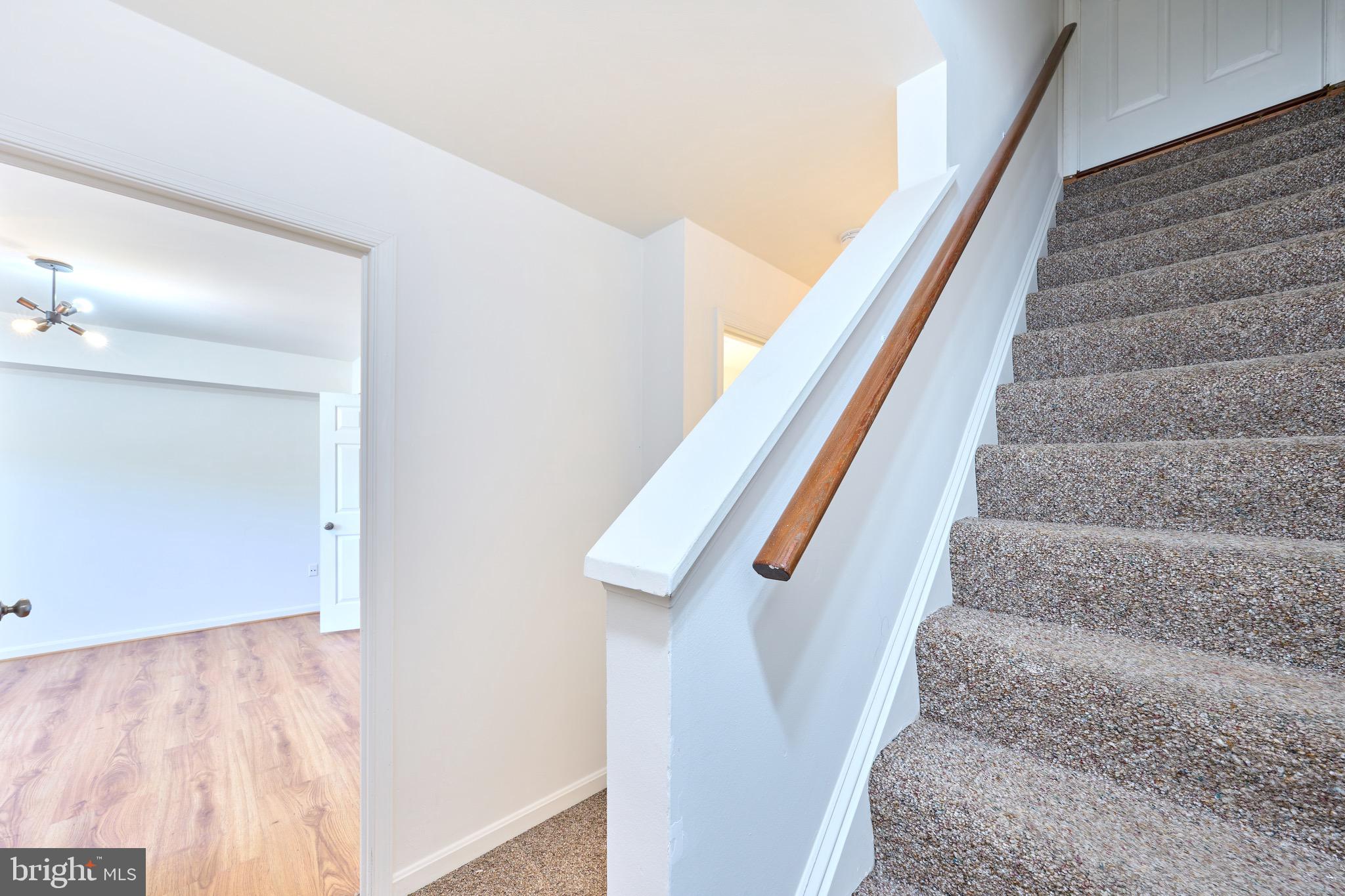 MIRROR RIDGE - Residential