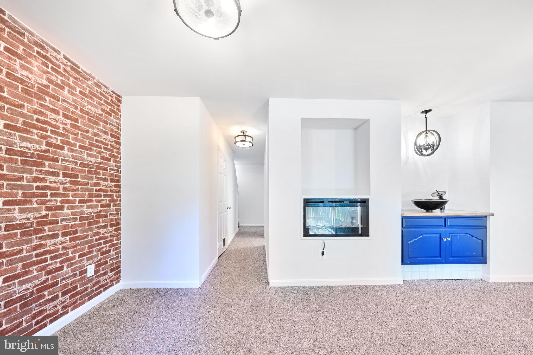 MIRROR RIDGE - Residential