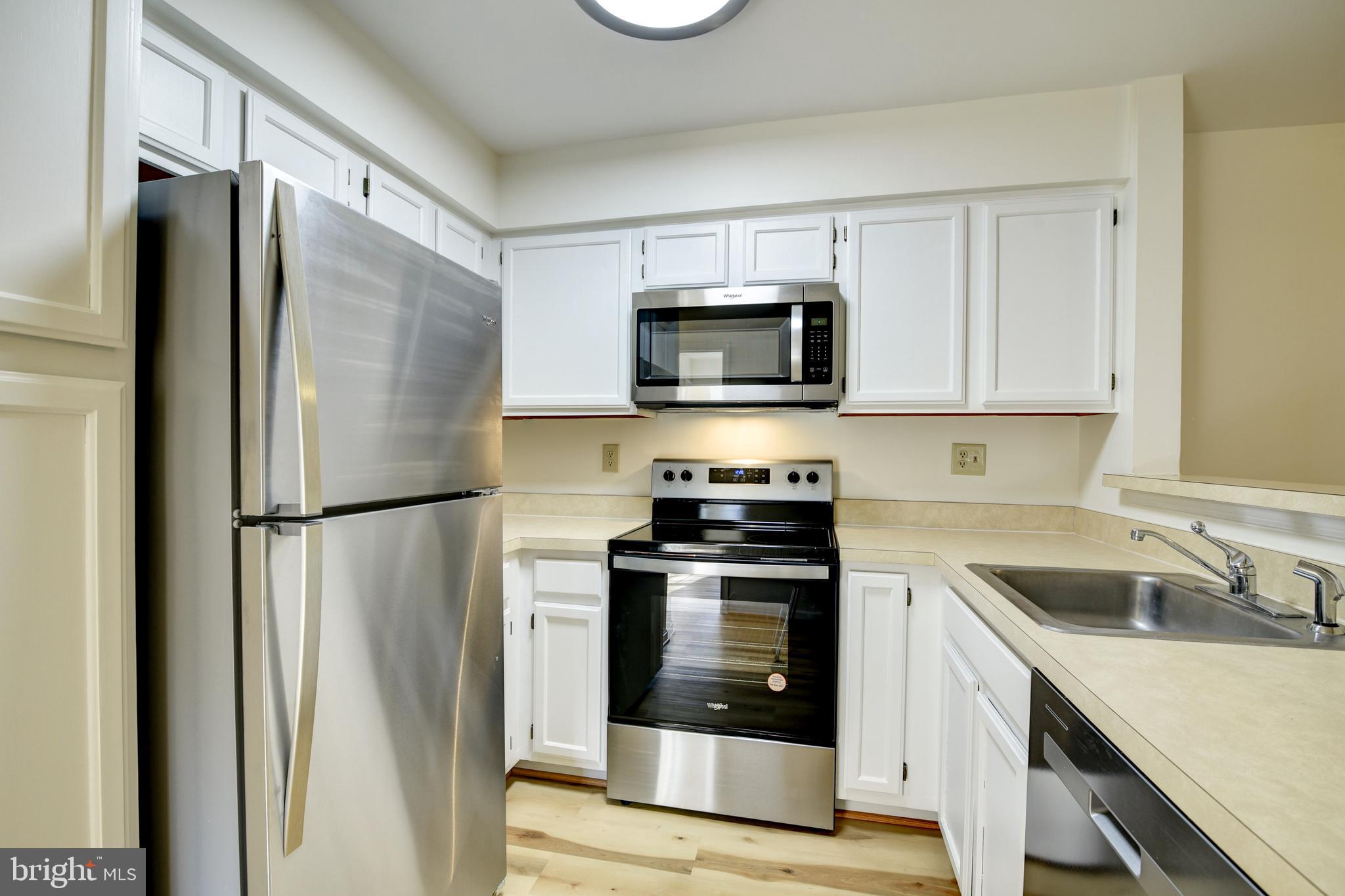 SURREY AT MANCHESTER LAKES - Residential