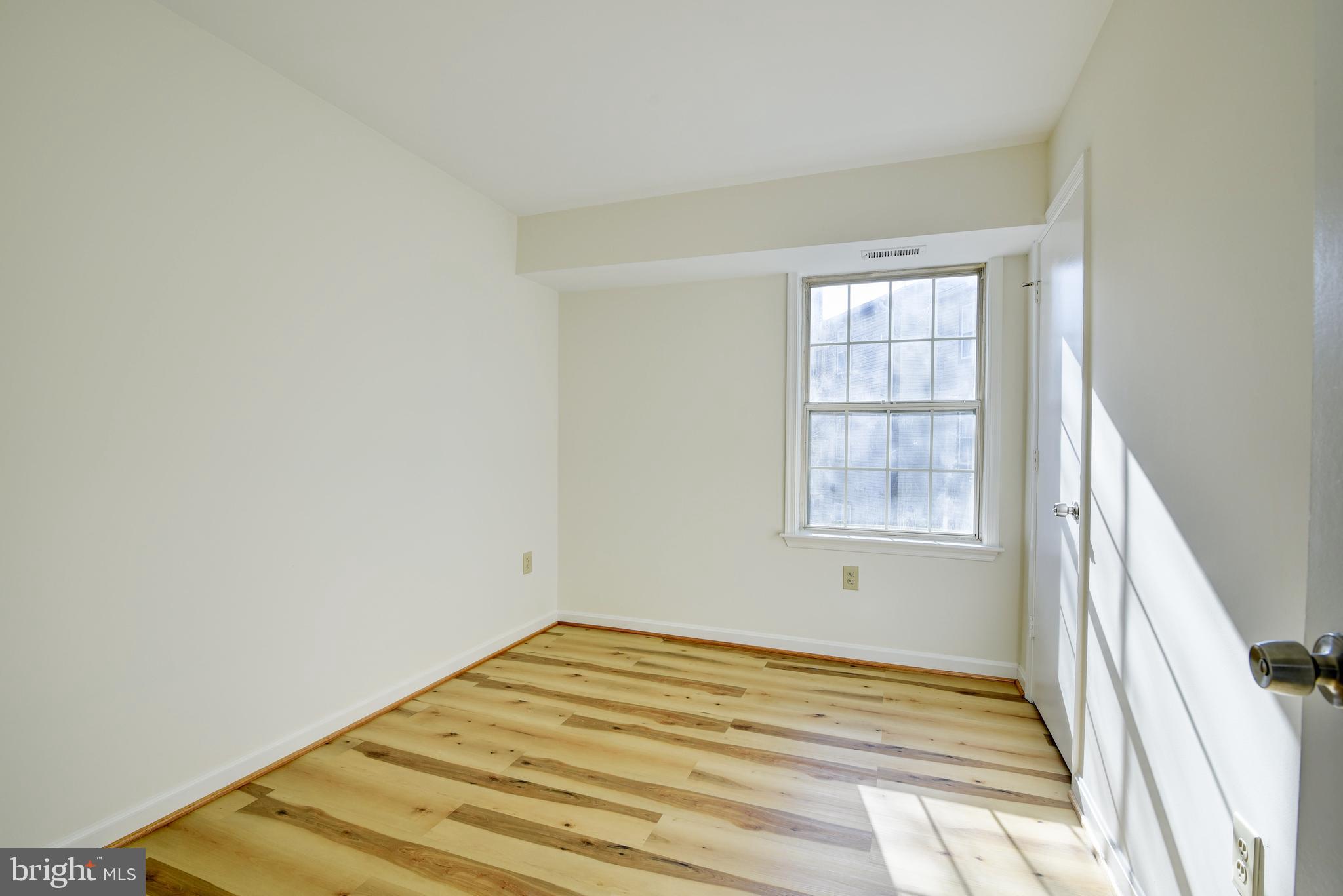 SURREY AT MANCHESTER LAKES - Residential