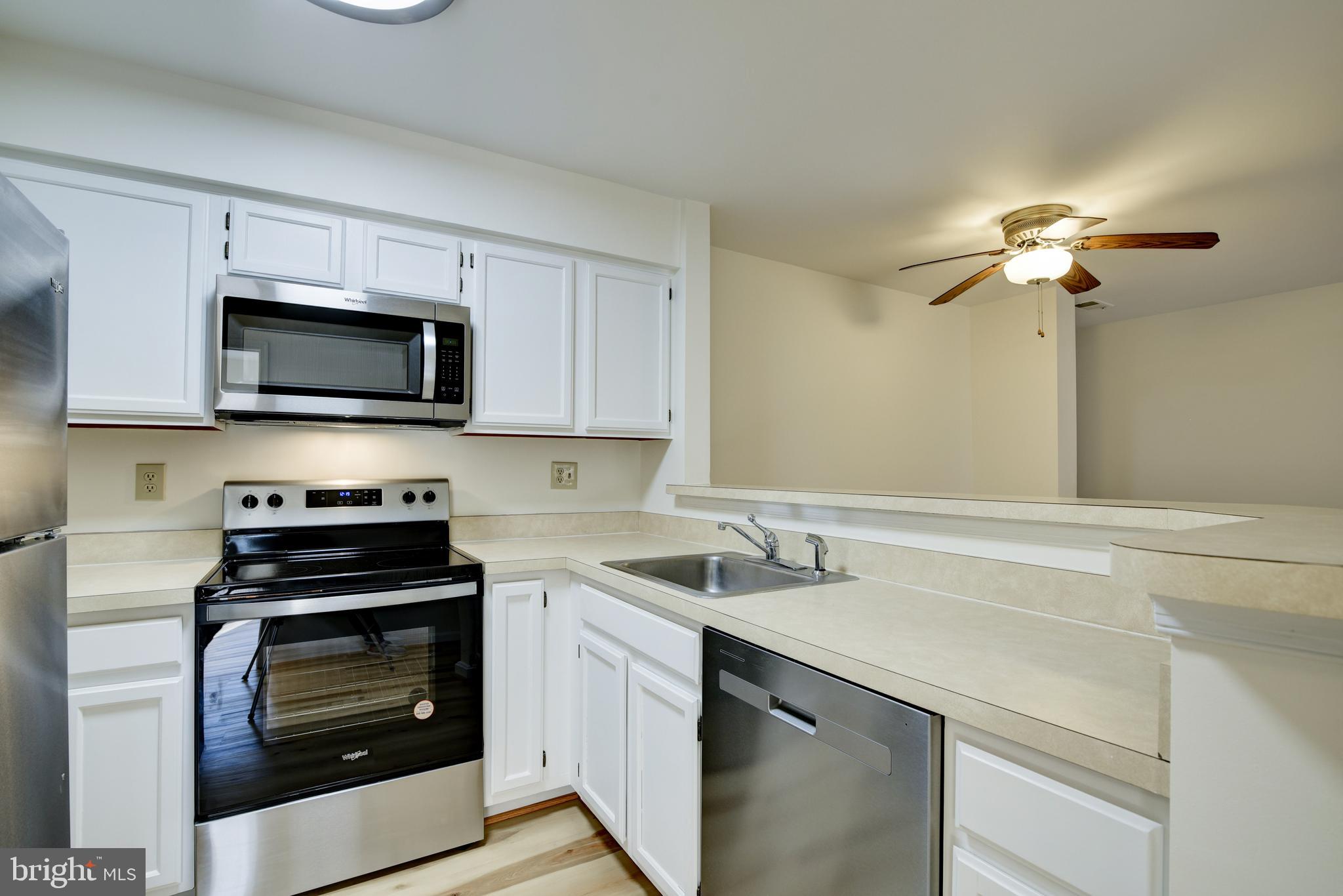 SURREY AT MANCHESTER LAKES - Residential