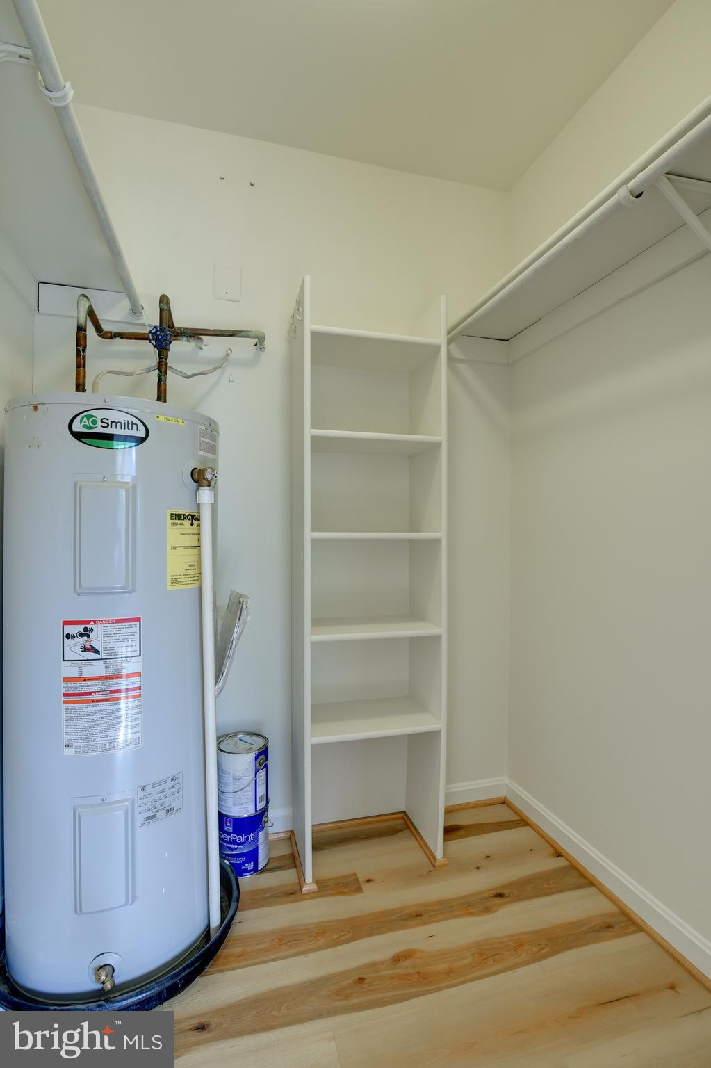 SURREY AT MANCHESTER LAKES - Residential