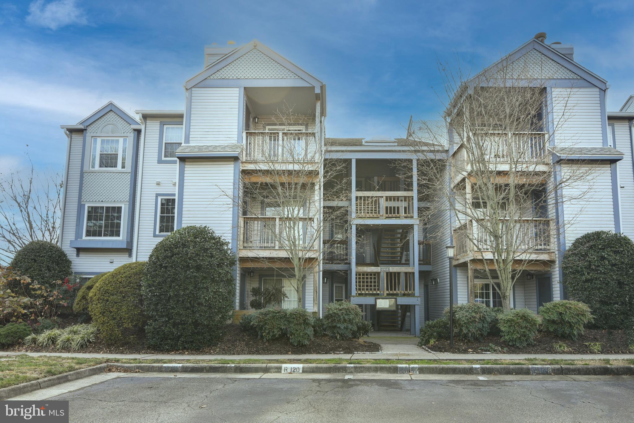 SURREY AT MANCHESTER LAKES - Residential