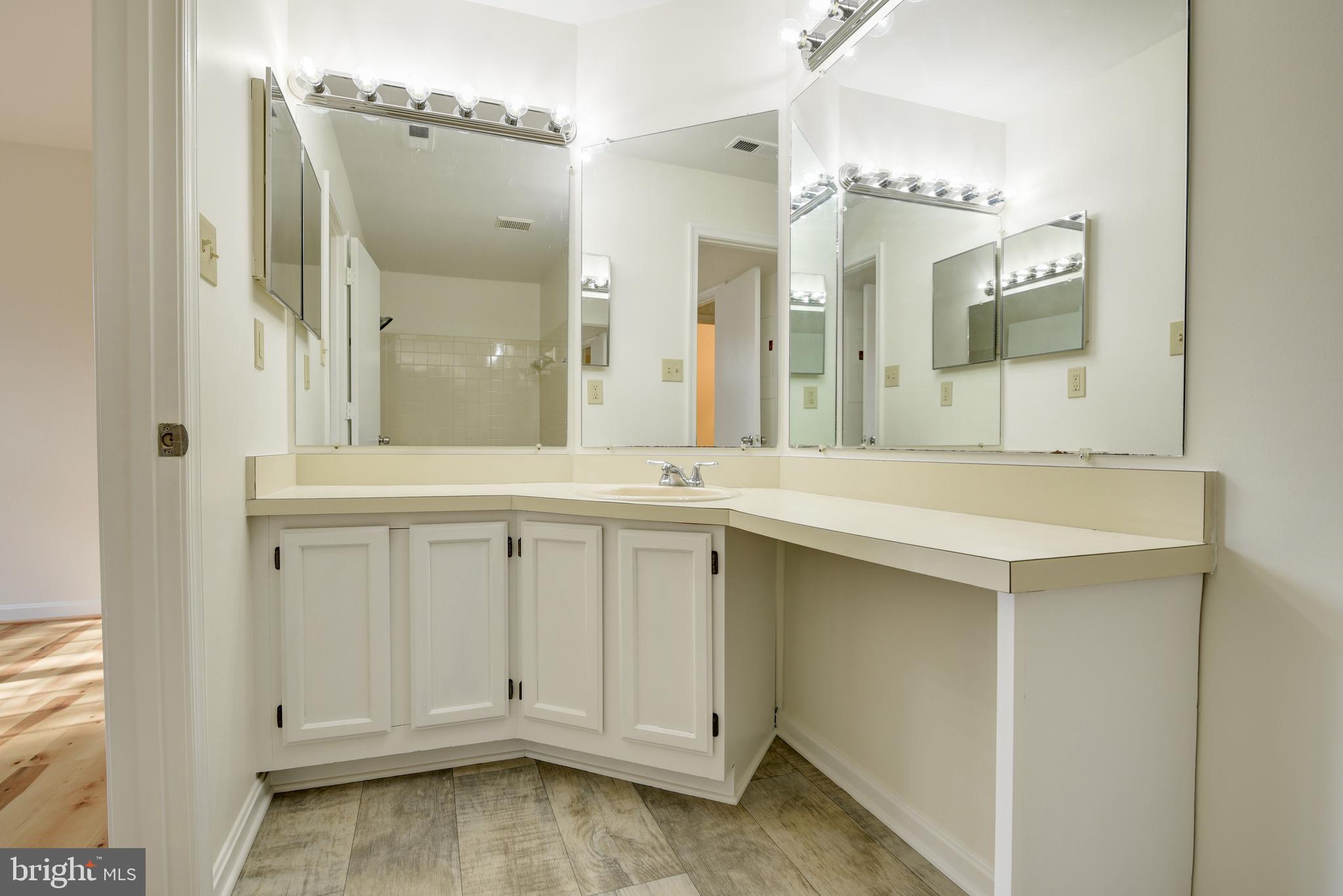 SURREY AT MANCHESTER LAKES - Residential