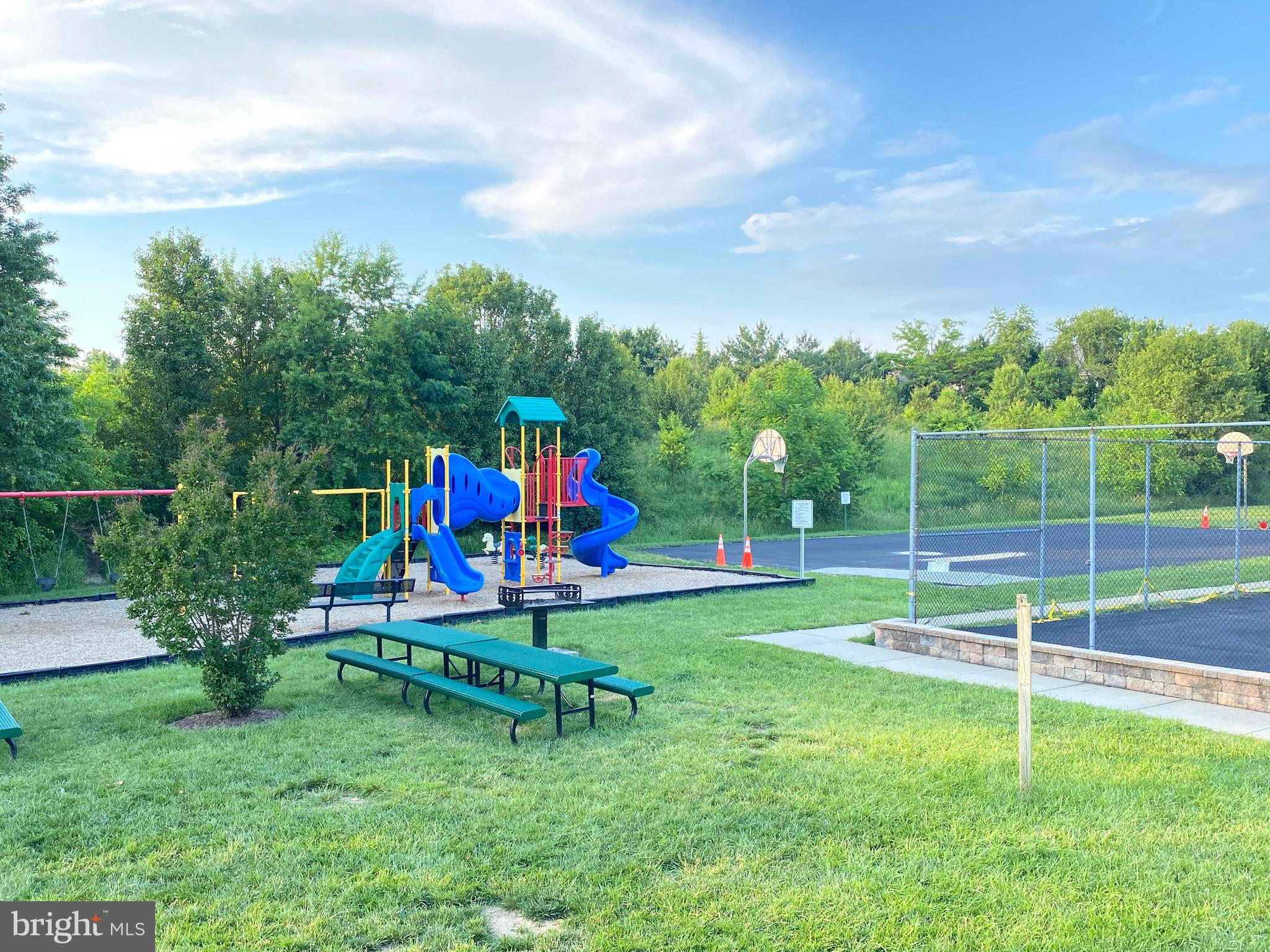 SURREY AT MANCHESTER LAKES - Residential