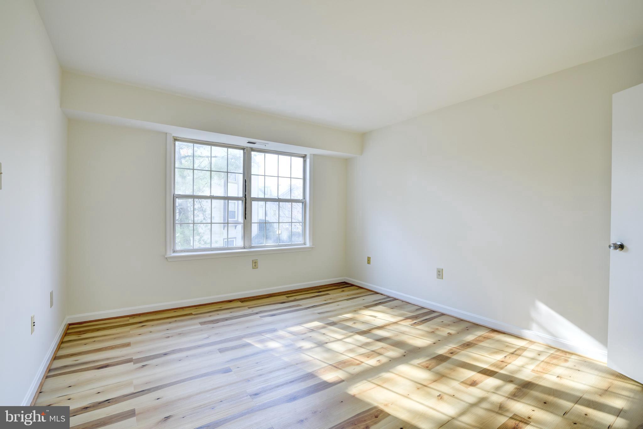 SURREY AT MANCHESTER LAKES - Residential