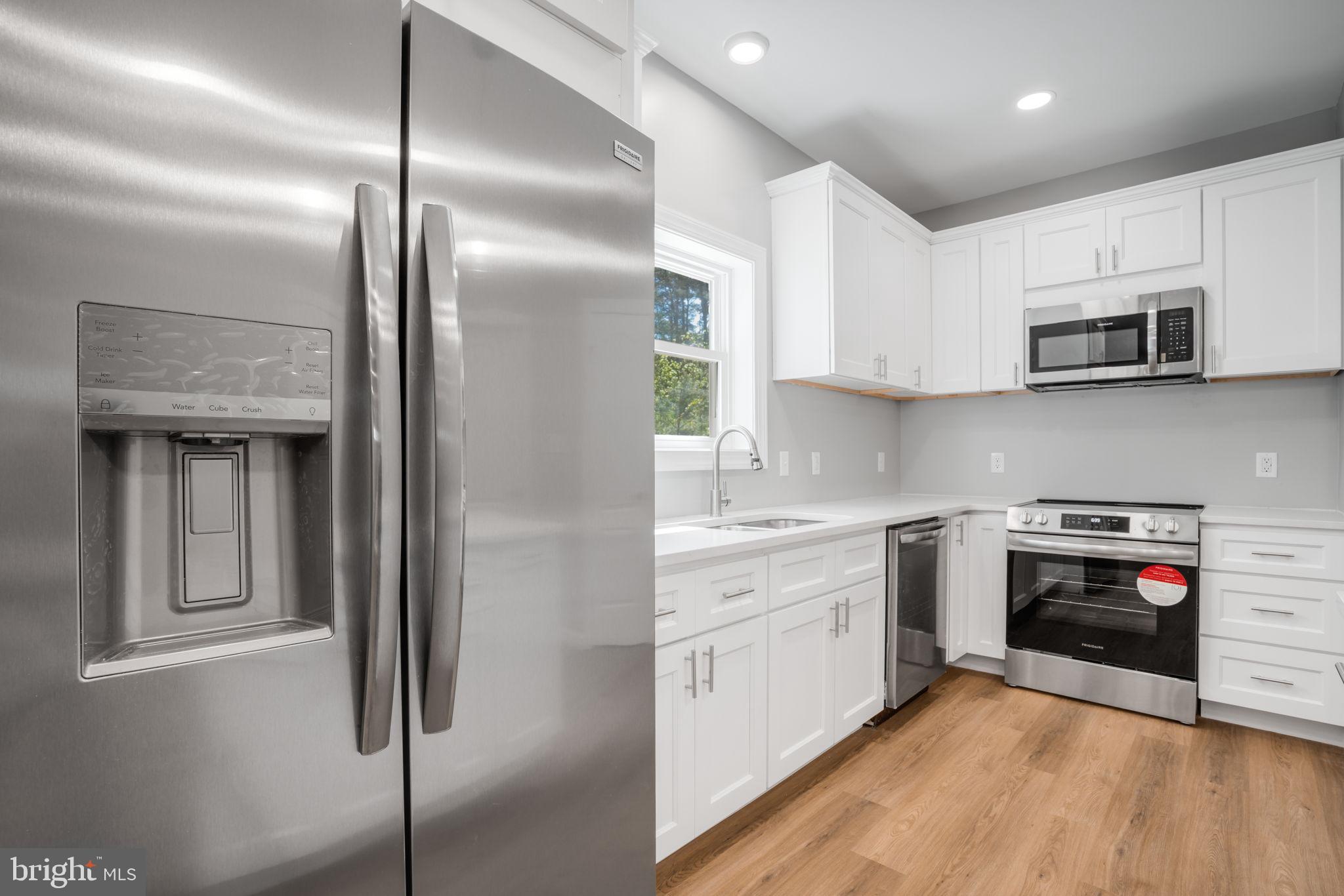 CAPTAIN'S COVE - Residential