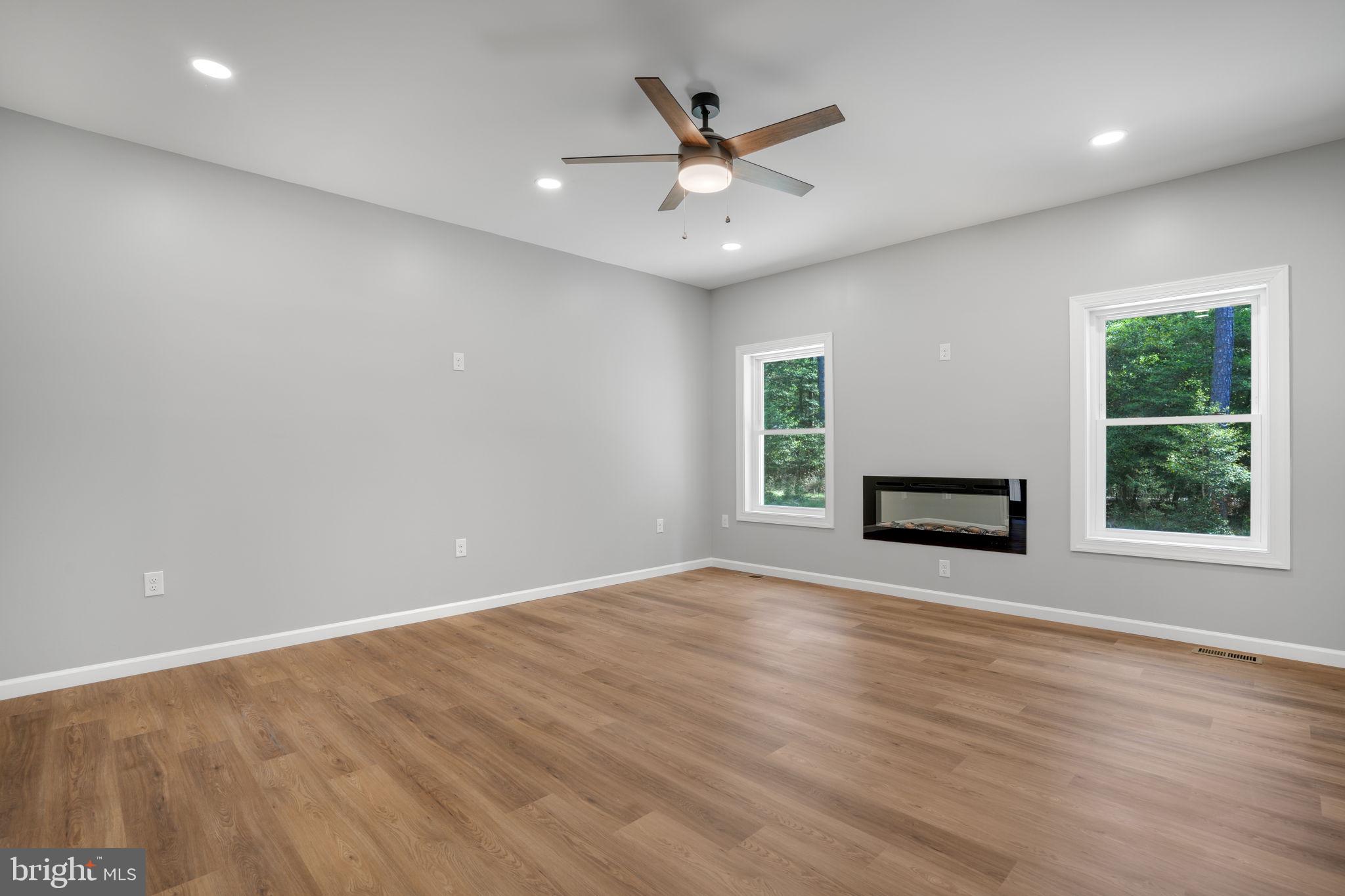 CAPTAIN'S COVE - Residential