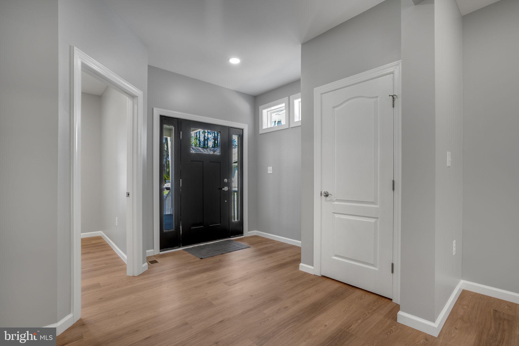 CAPTAIN'S COVE - Residential