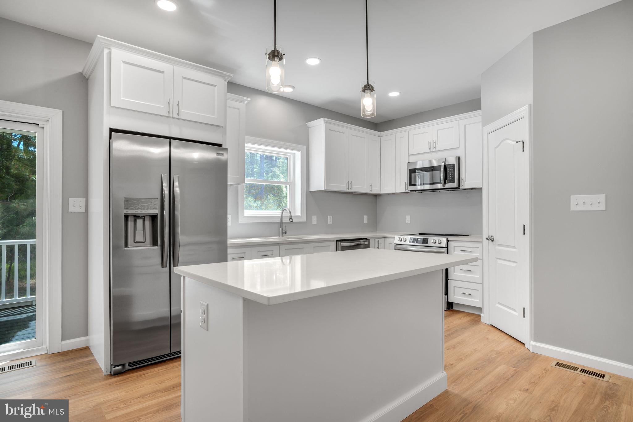 CAPTAIN'S COVE - Residential