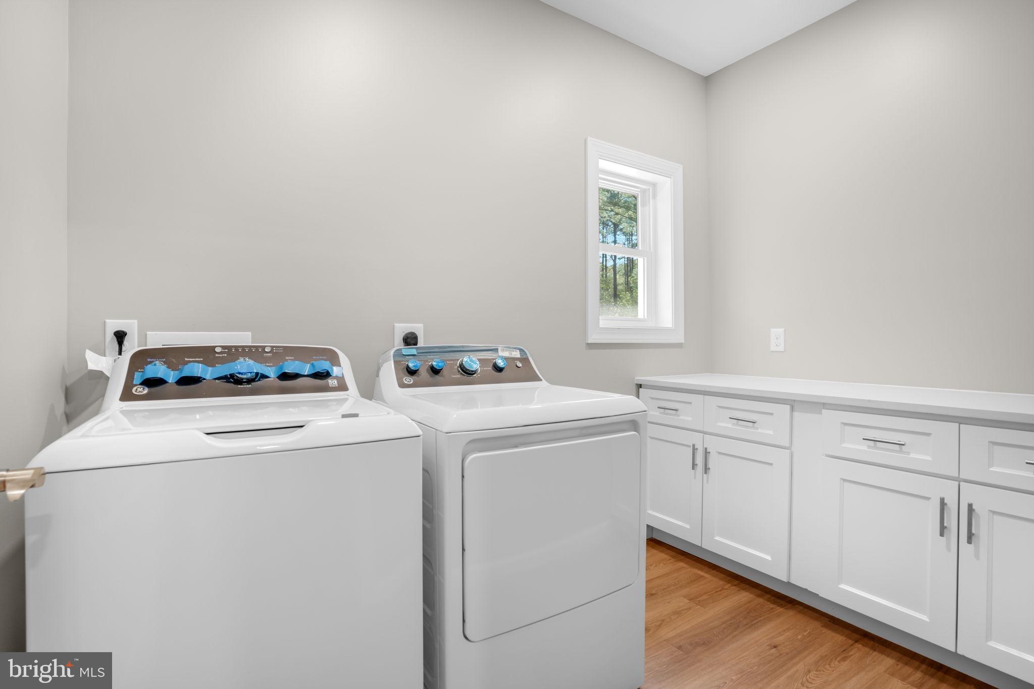 CAPTAIN'S COVE - Residential