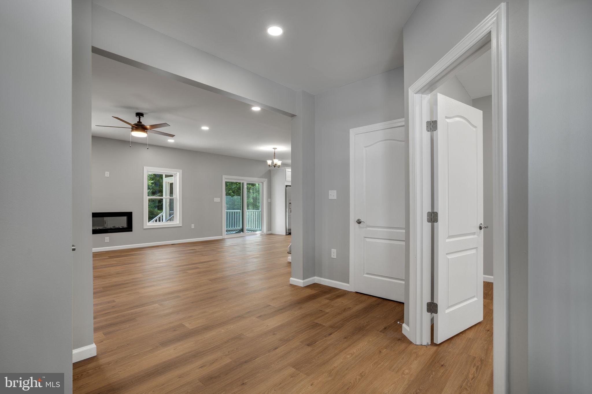 CAPTAIN'S COVE - Residential