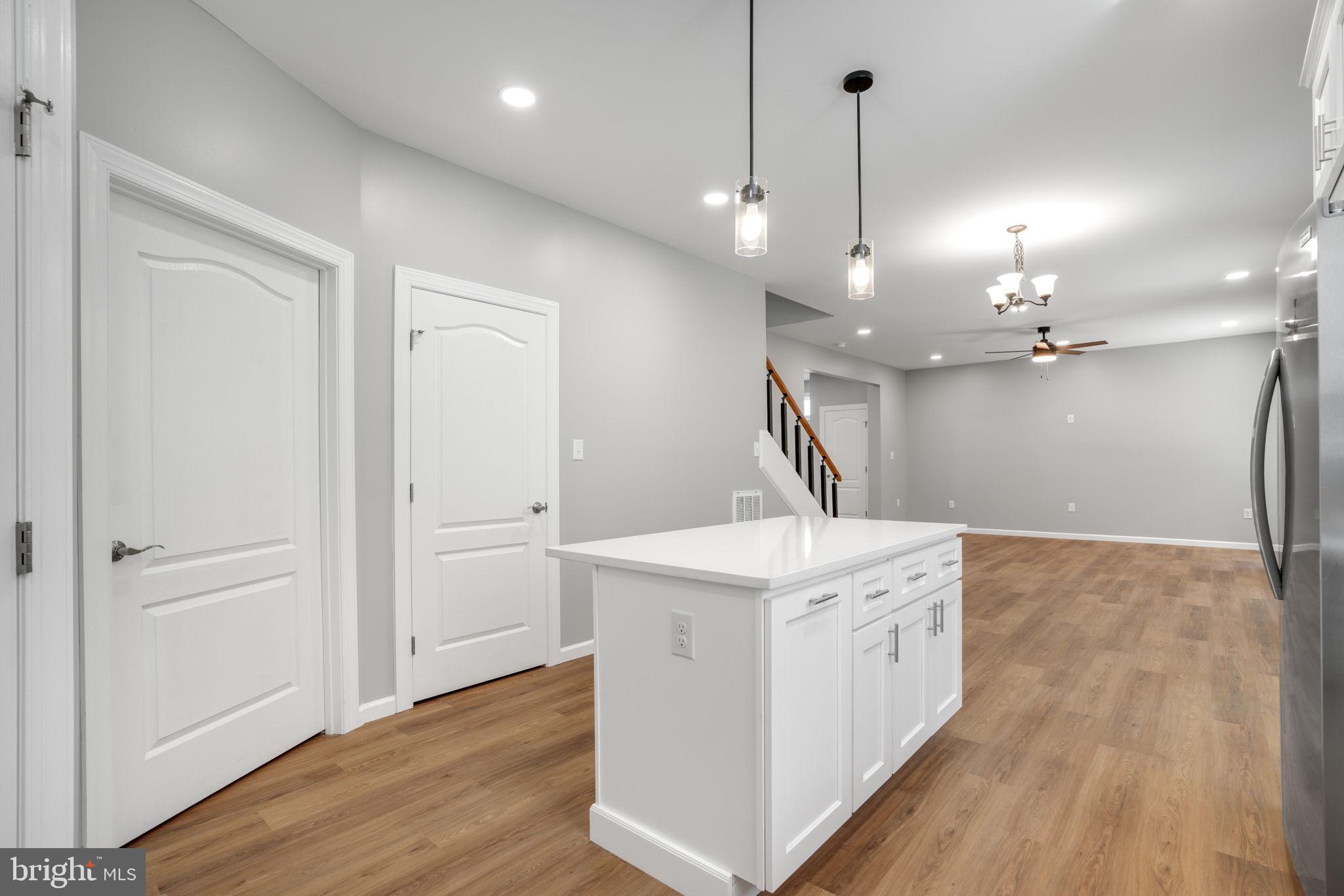 CAPTAIN'S COVE - Residential