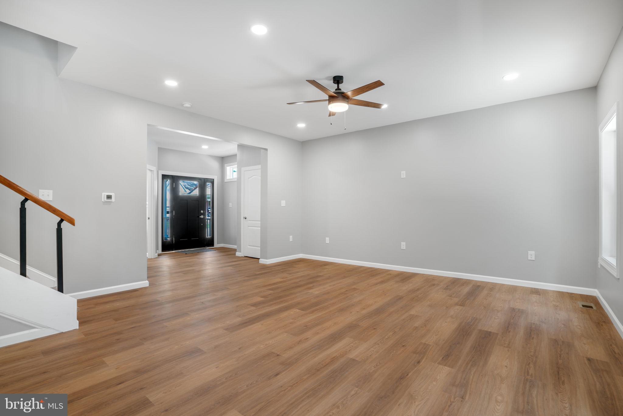 CAPTAIN'S COVE - Residential