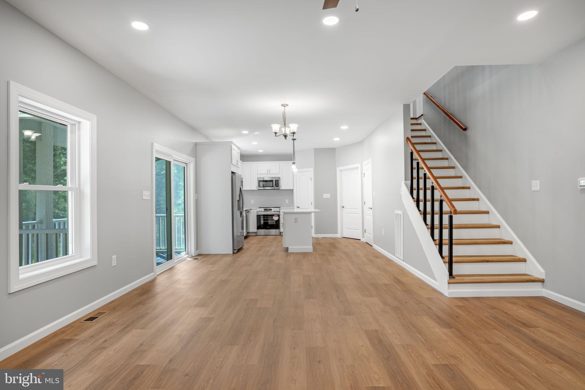 CAPTAIN'S COVE - Residential