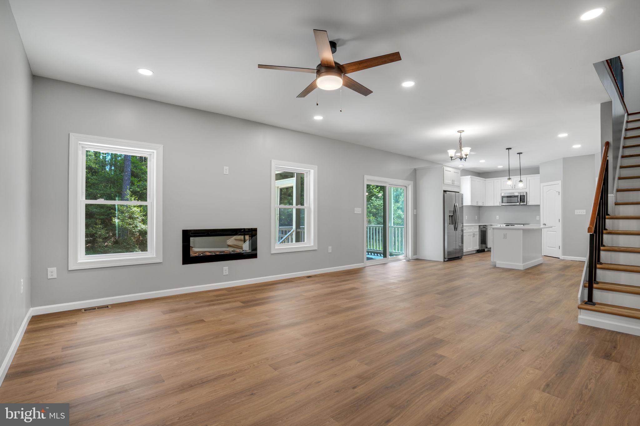 CAPTAIN'S COVE - Residential