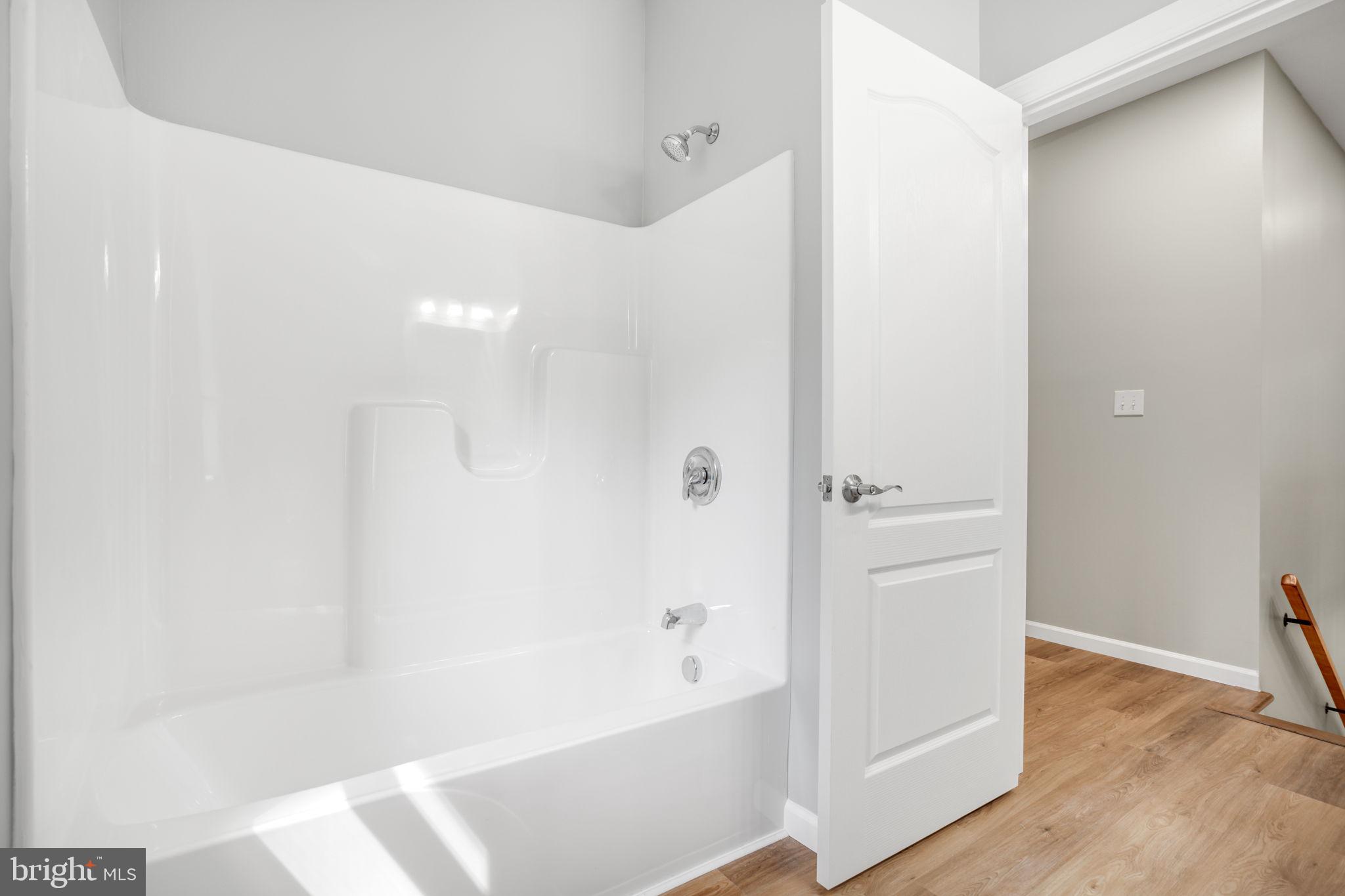 CAPTAIN'S COVE - Residential