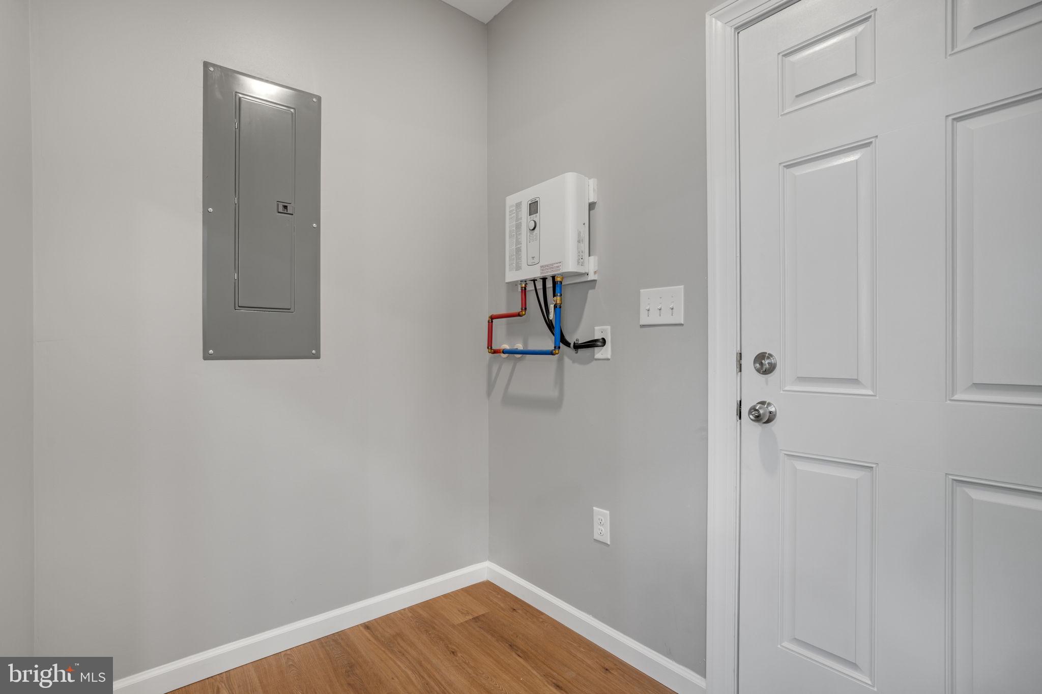 CAPTAIN'S COVE - Residential