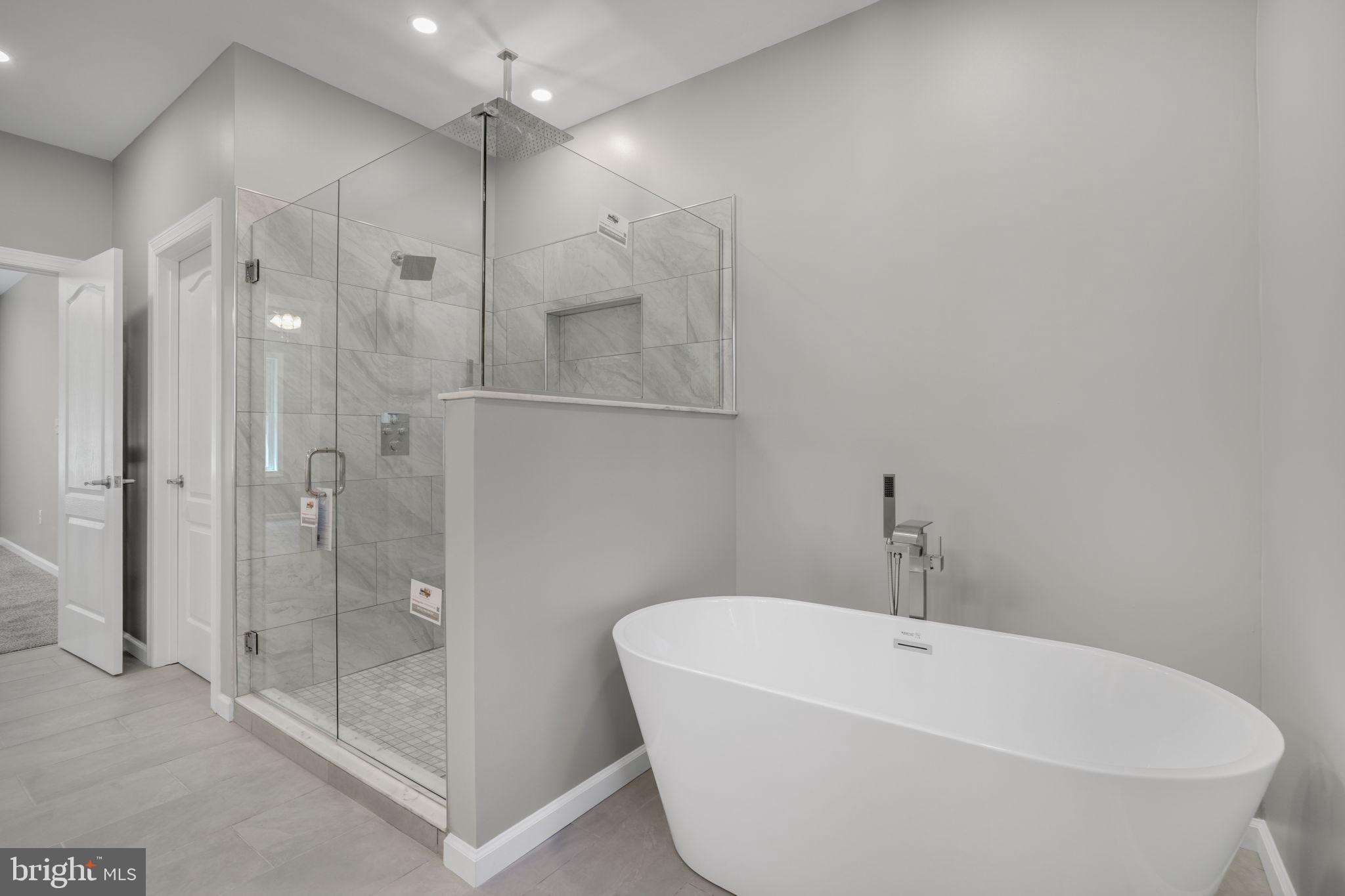 CAPTAIN'S COVE - Residential