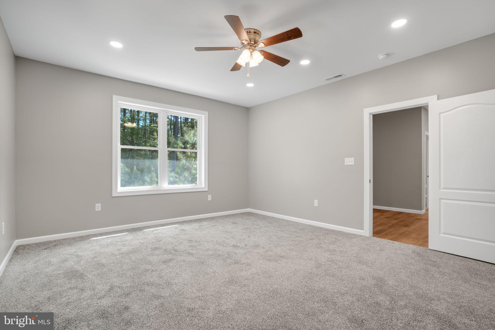 CAPTAIN'S COVE - Residential