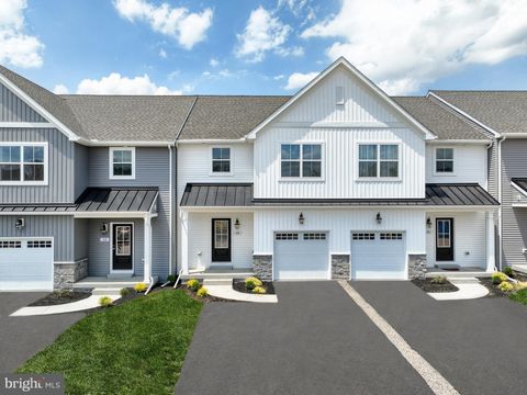 Townhouse For Sale - 23 Tilghman Trail<br/> Cumberland County, MECHANICSBURG, PA 17050