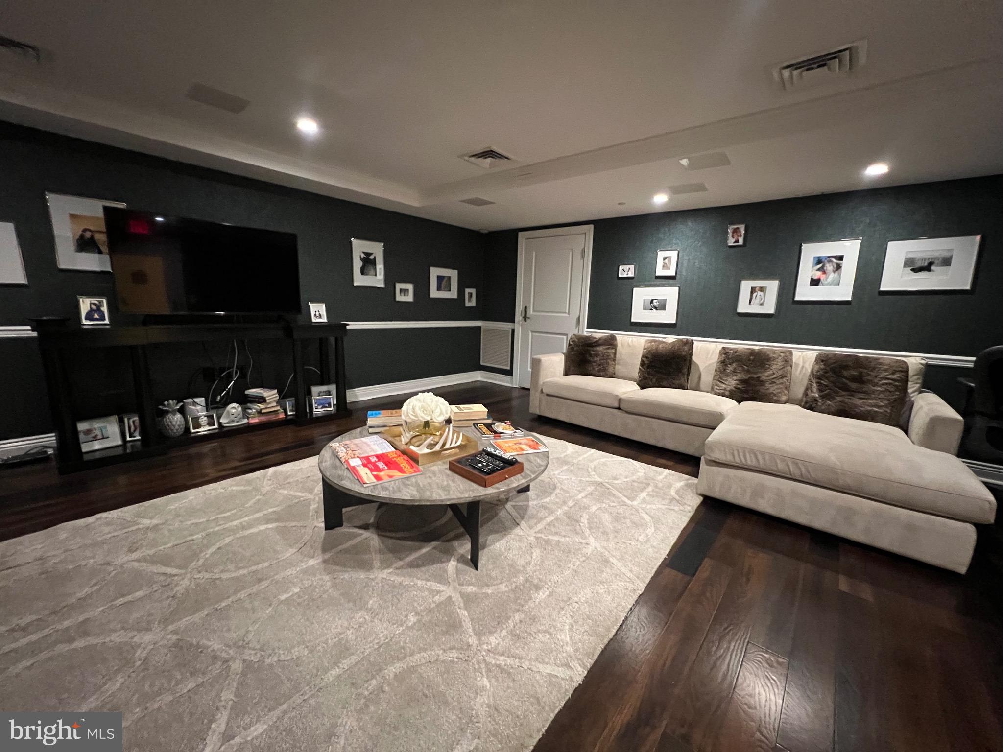 EDGEMOOR - Residential Lease