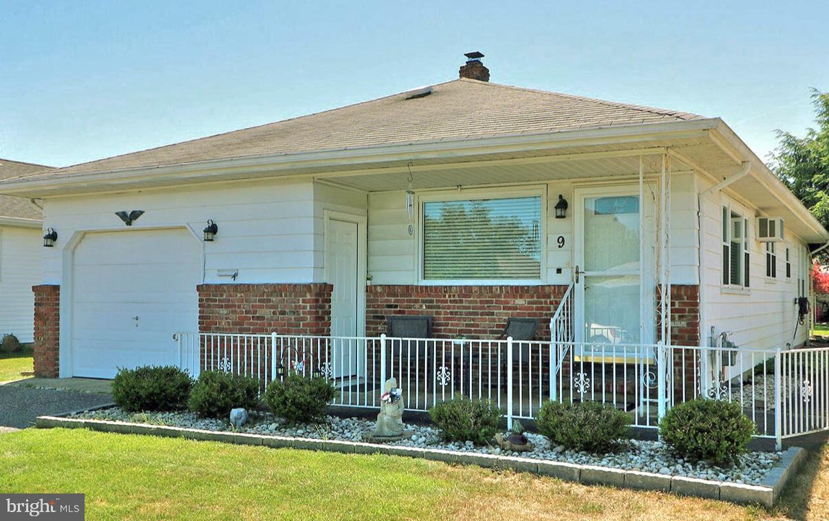 Photo 1 of 24 — 9 BOLANS COURT, TOMS RIVER, NJ 08757