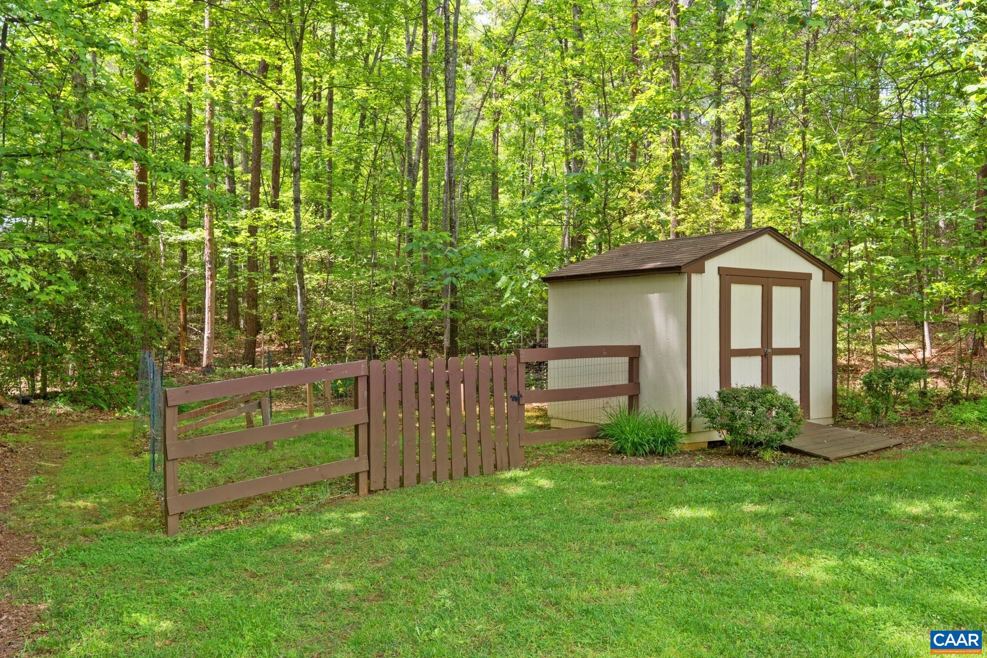 DEER LAKE ESTATES - Residential