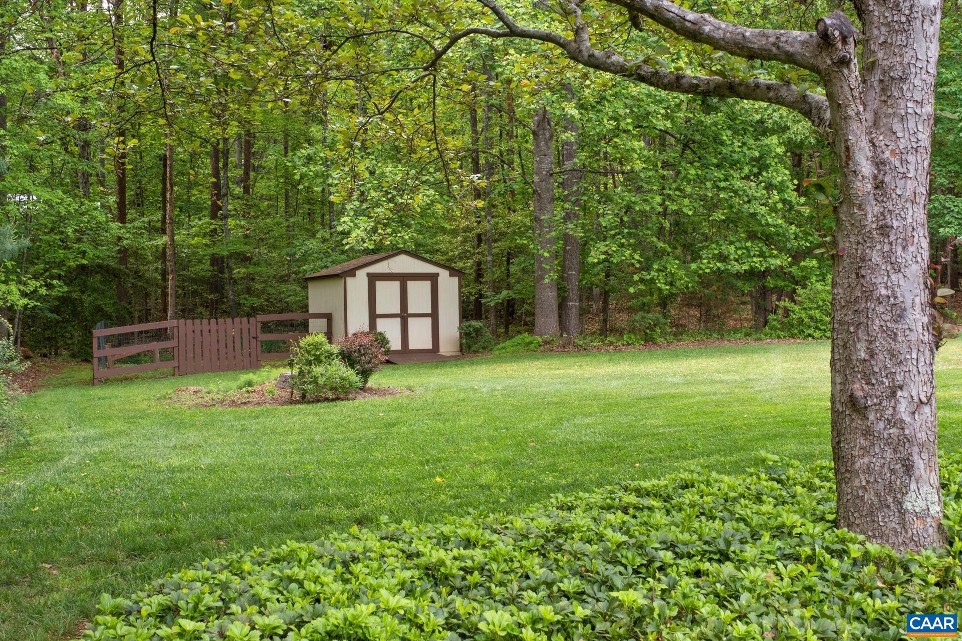 DEER LAKE ESTATES - Residential