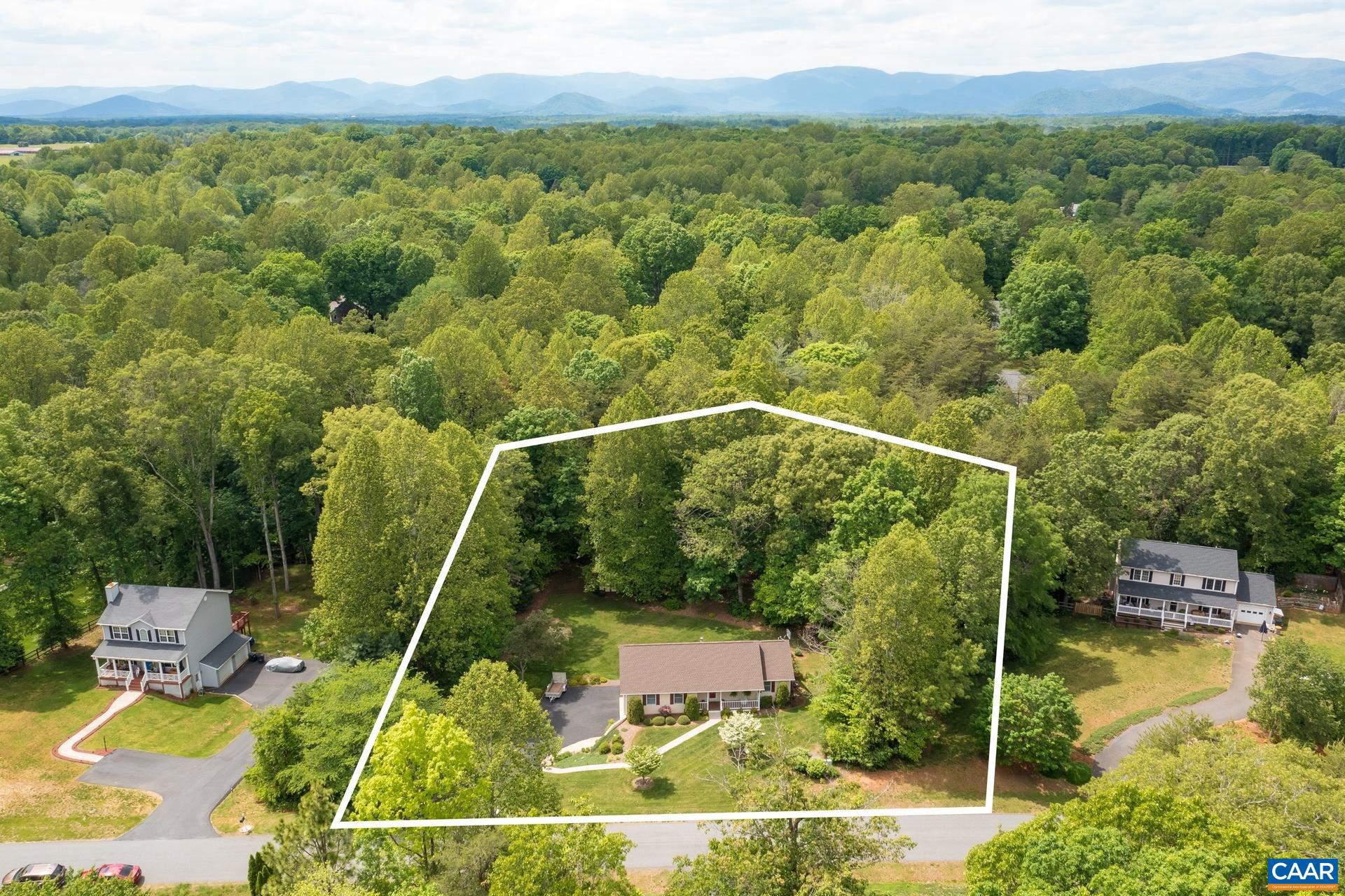 DEER LAKE ESTATES - Residential