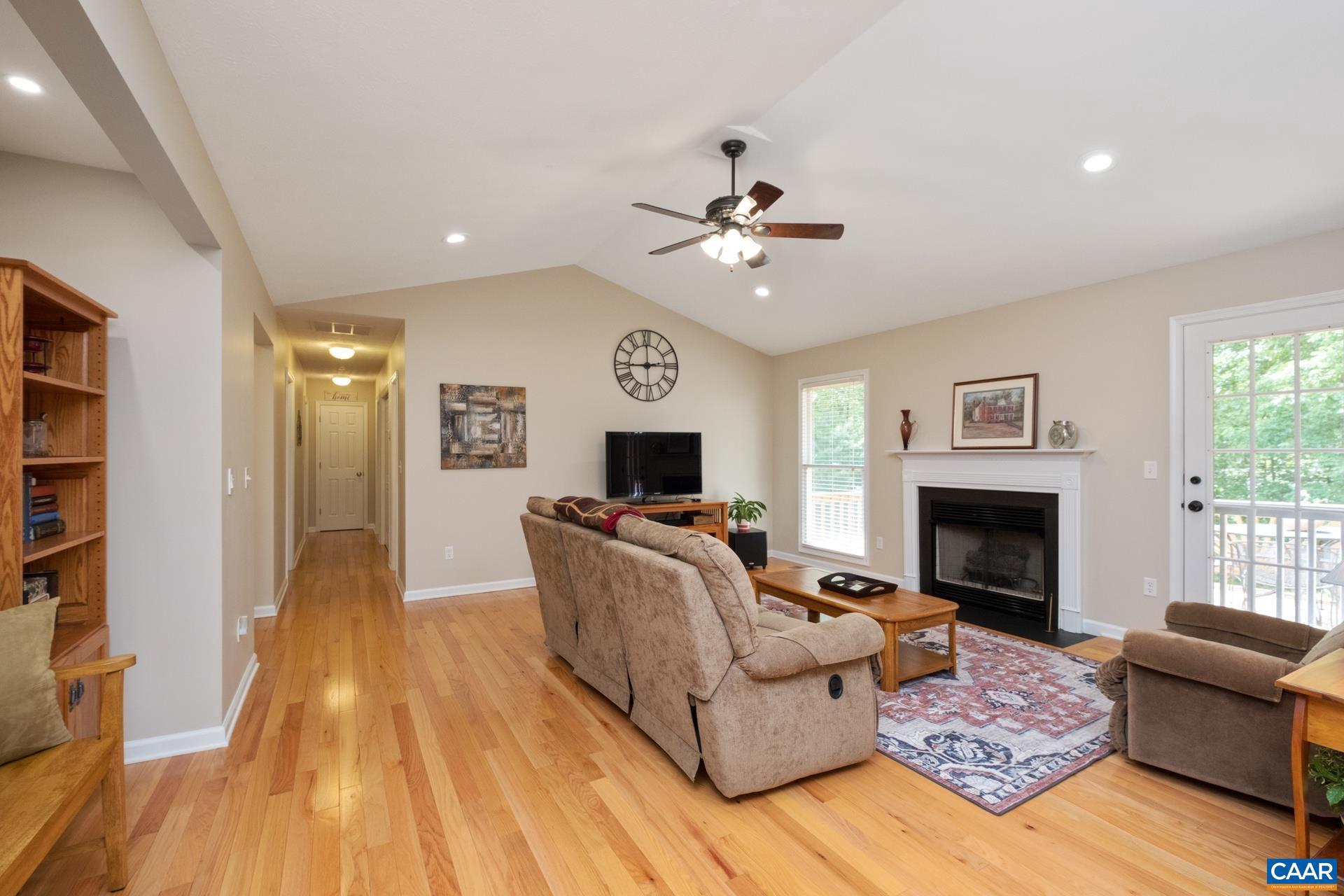 DEER LAKE ESTATES - Residential