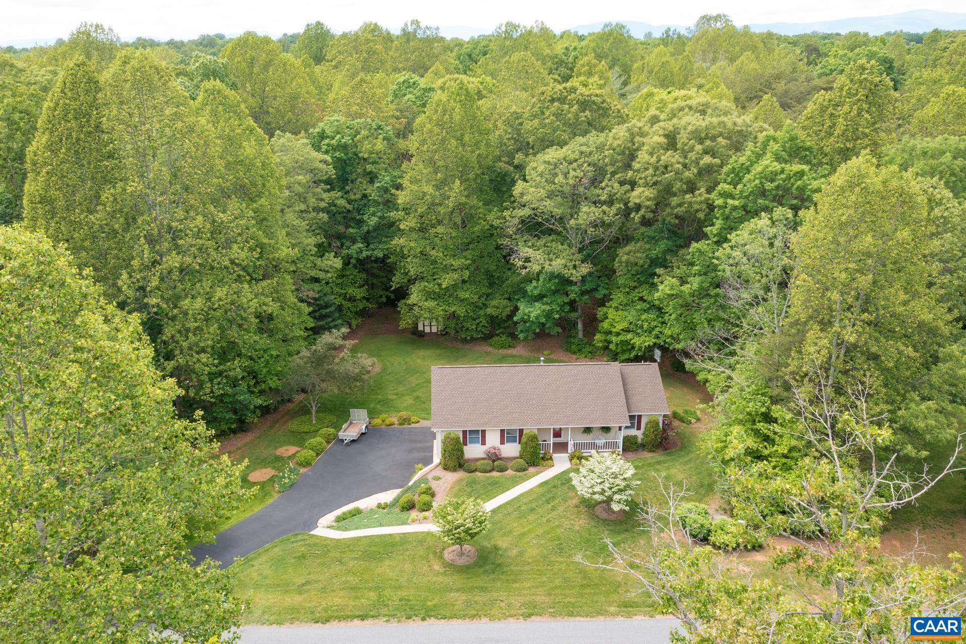 DEER LAKE ESTATES - Residential