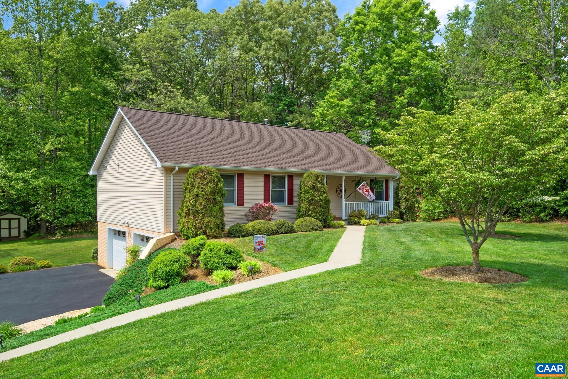 DEER LAKE ESTATES - Residential