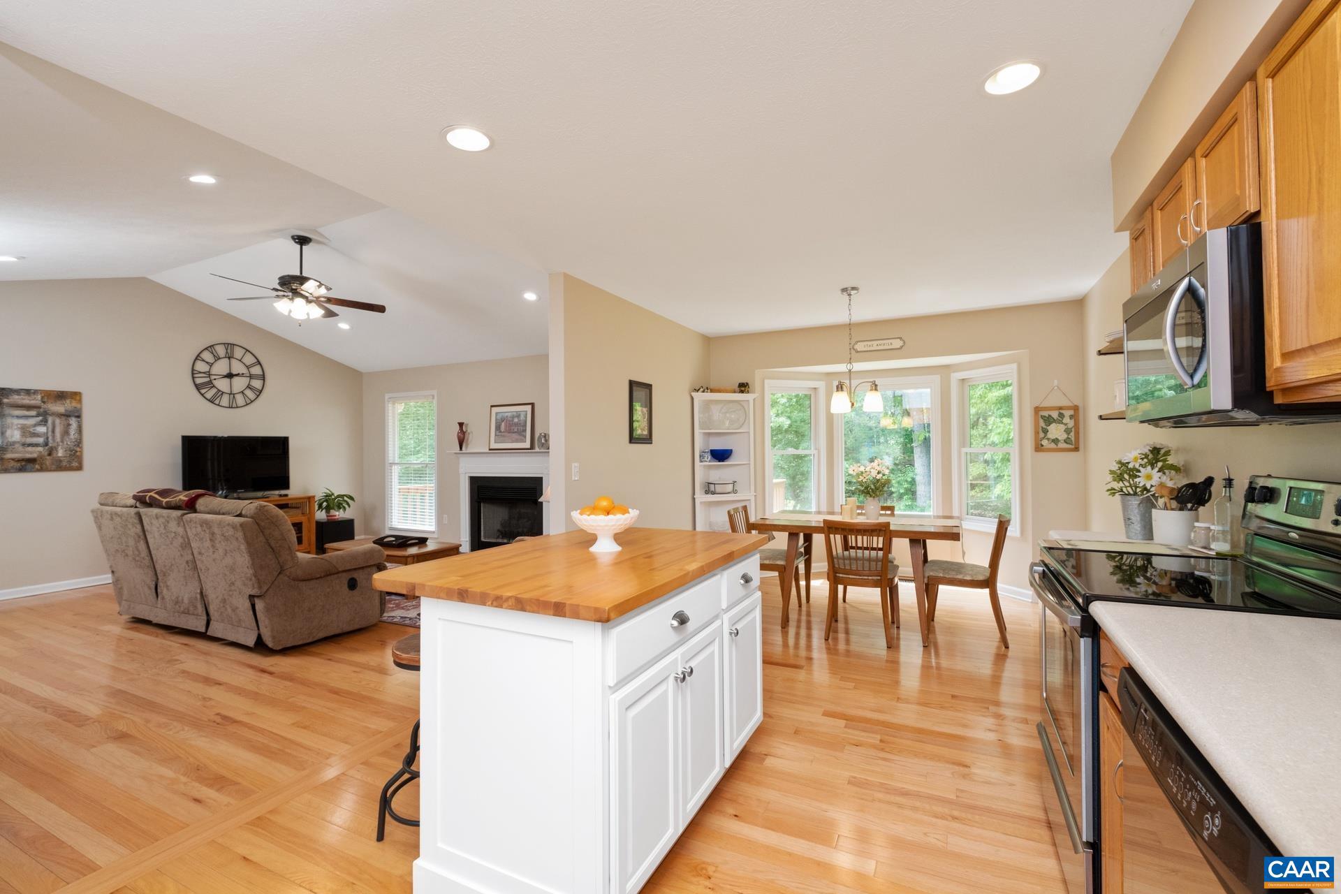 DEER LAKE ESTATES - Residential