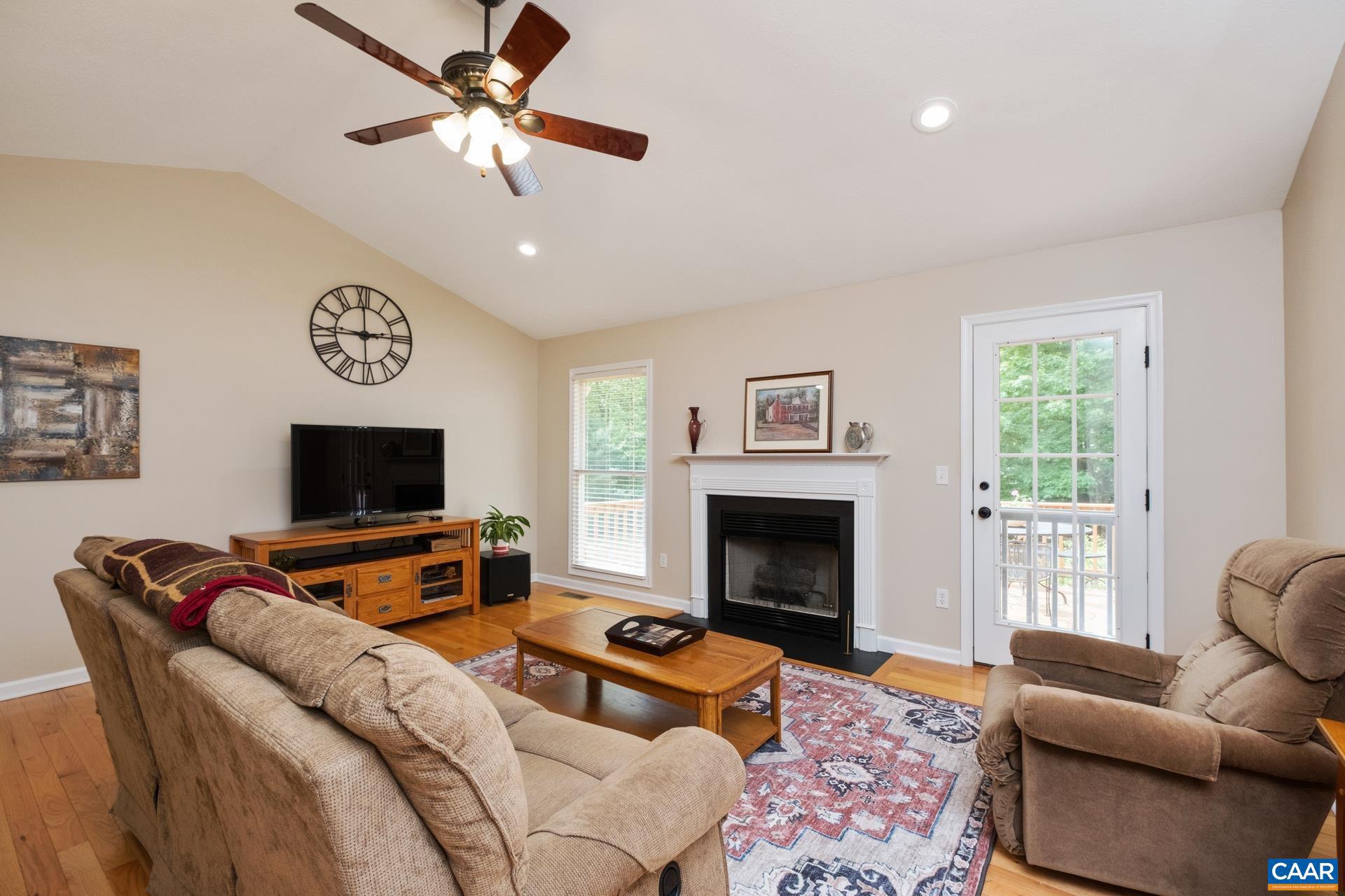 DEER LAKE ESTATES - Residential