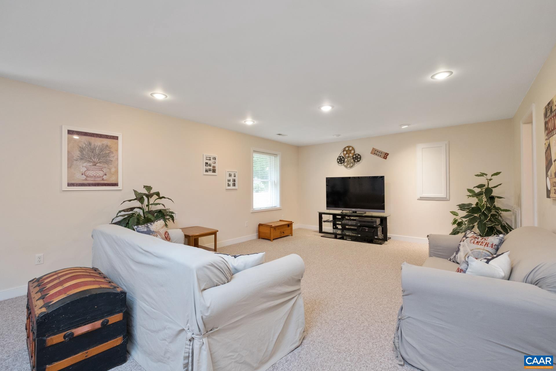 DEER LAKE ESTATES - Residential