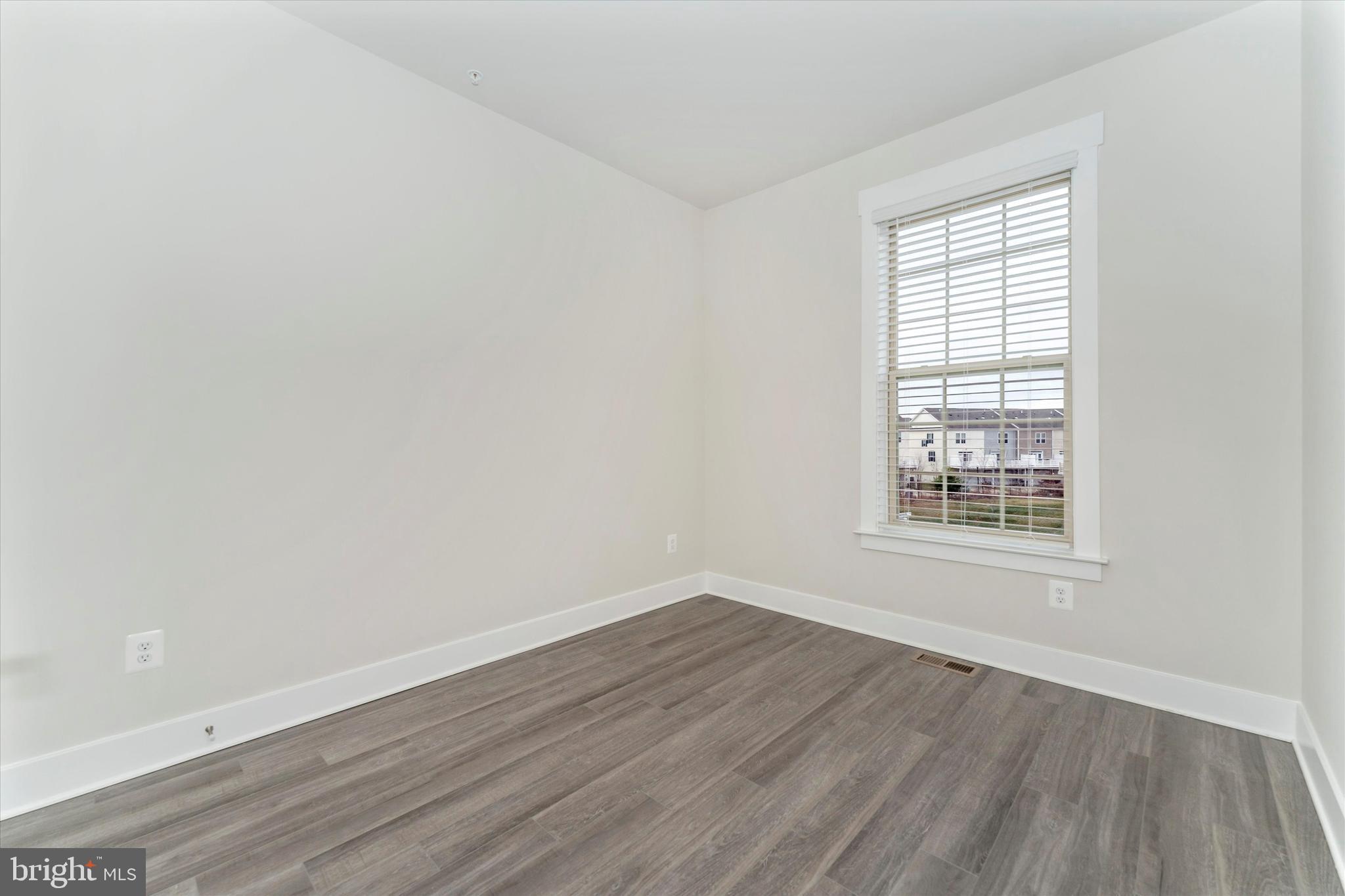 MACALLAN CROSSING - Residential Lease