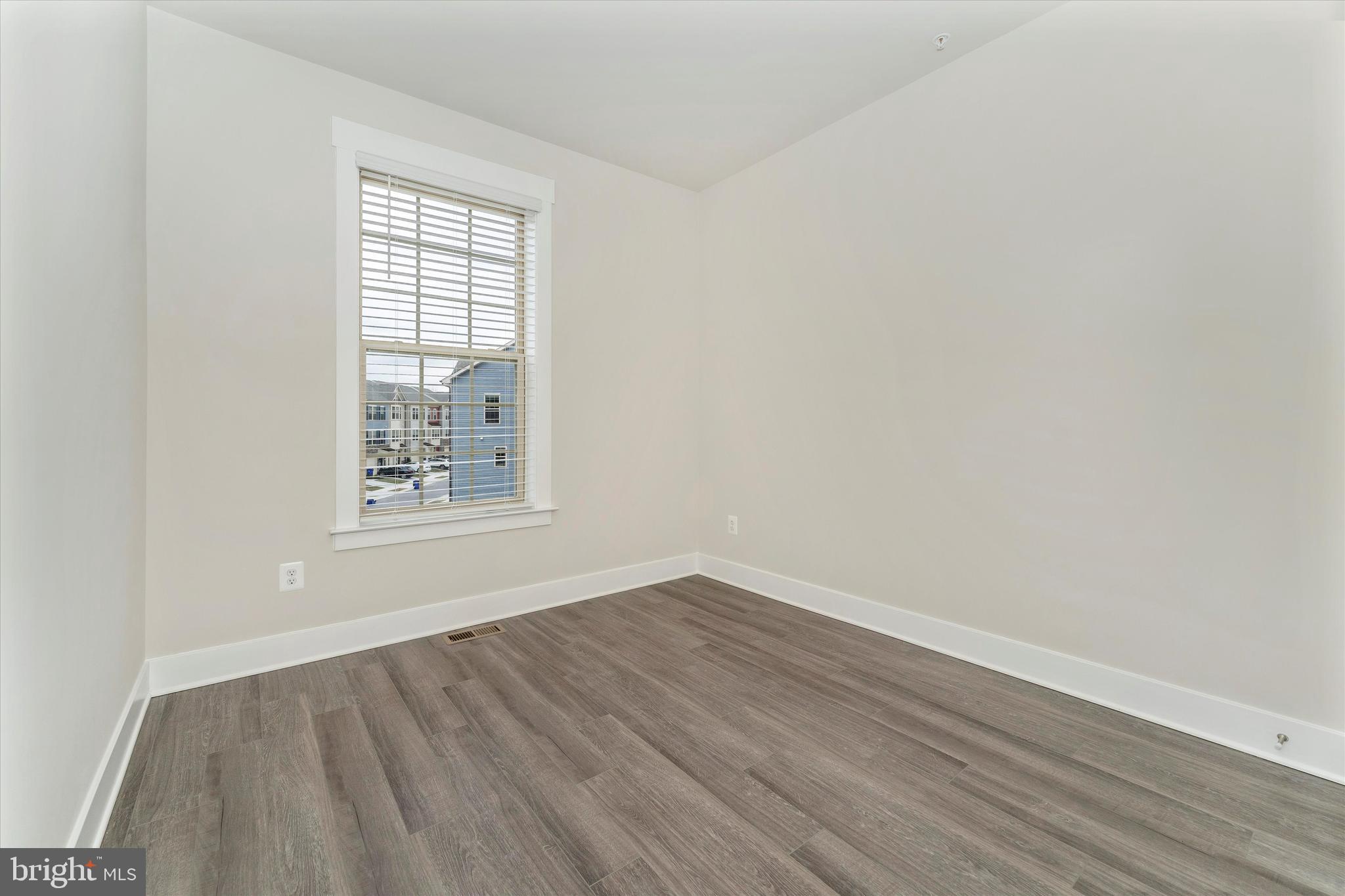 MACALLAN CROSSING - Residential Lease