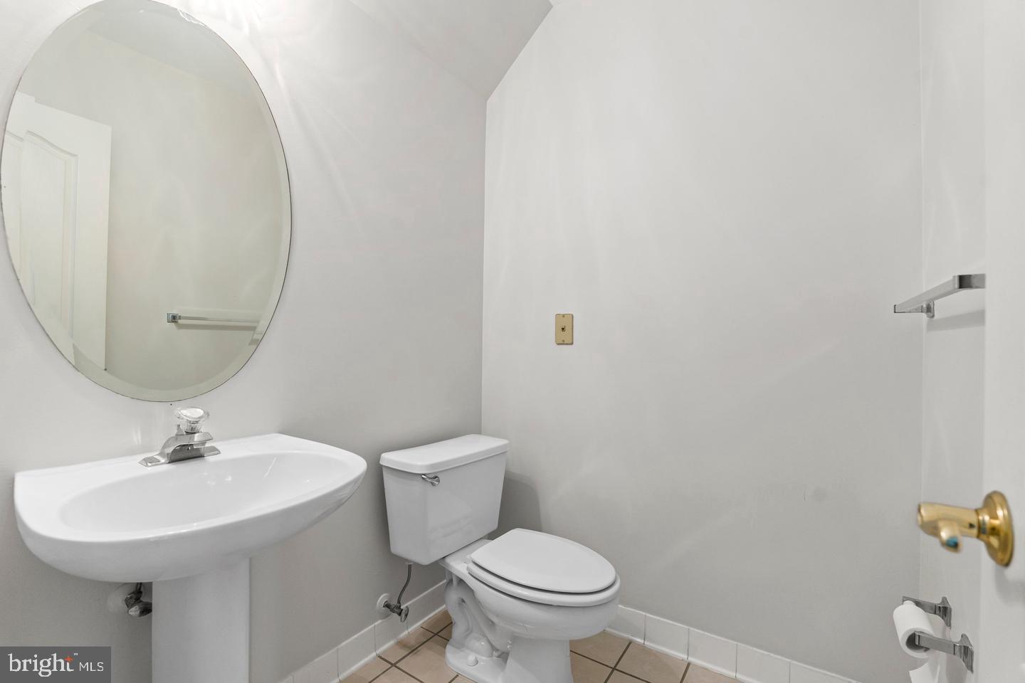 FALLS STATION - Residential Lease