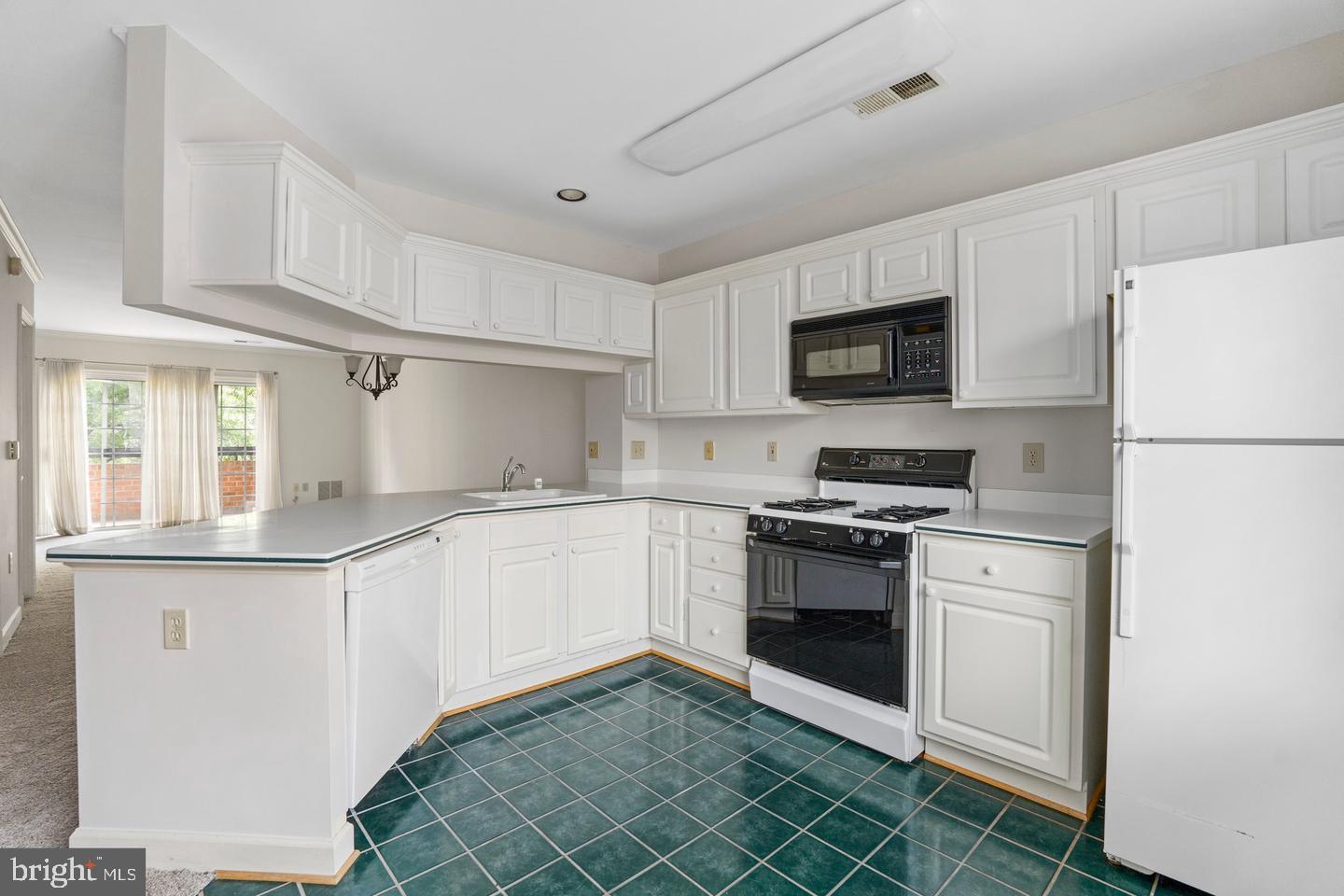 FALLS STATION - Residential Lease