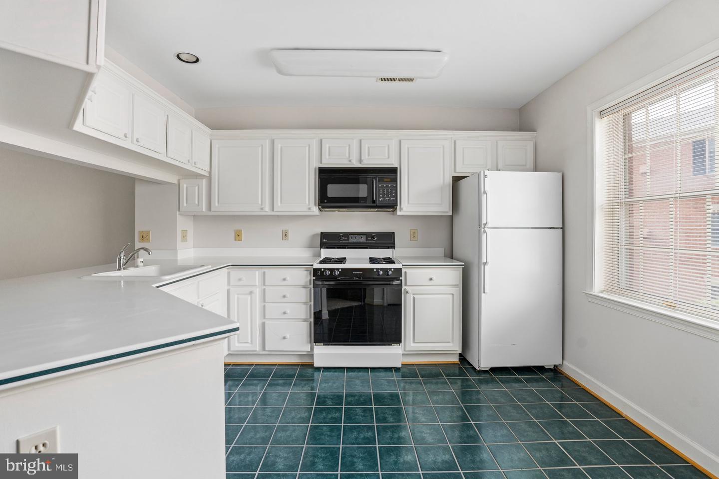 FALLS STATION - Residential Lease