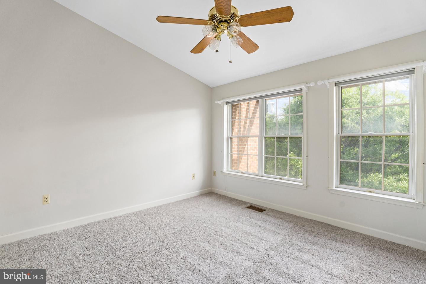 FALLS STATION - Residential Lease