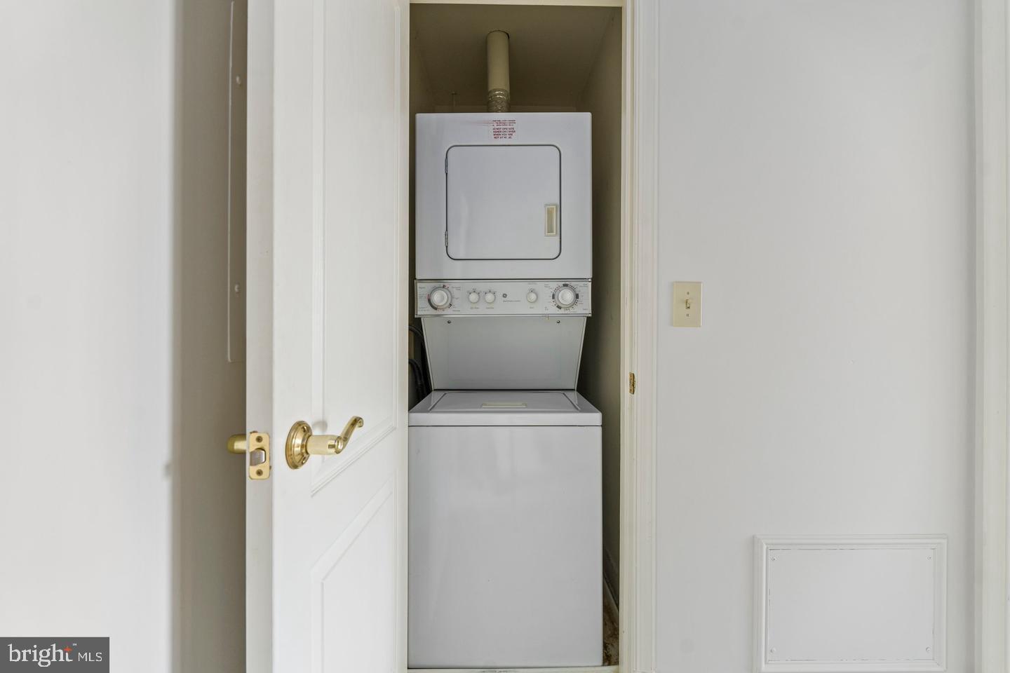 FALLS STATION - Residential Lease