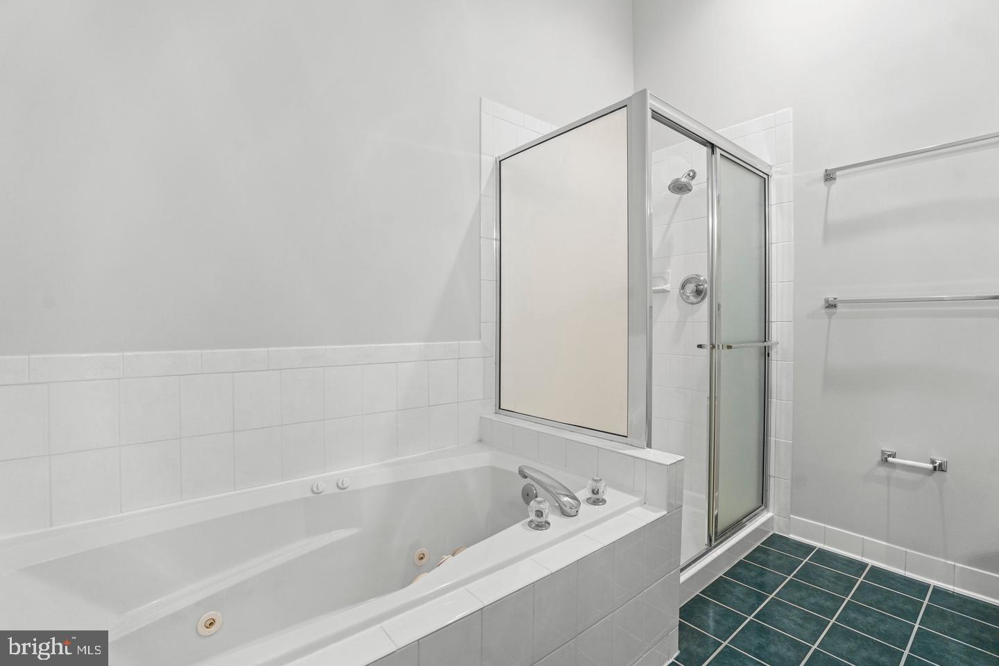 FALLS STATION - Residential Lease