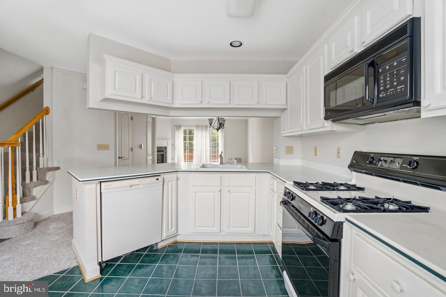 FALLS STATION - Residential Lease