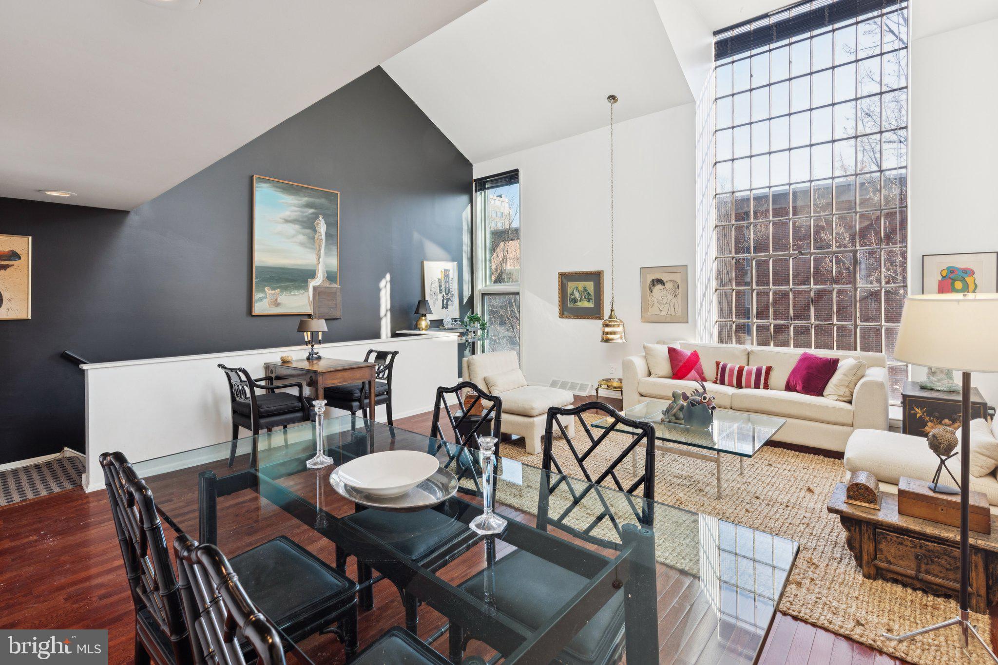 36 SAINT JAMES COURT