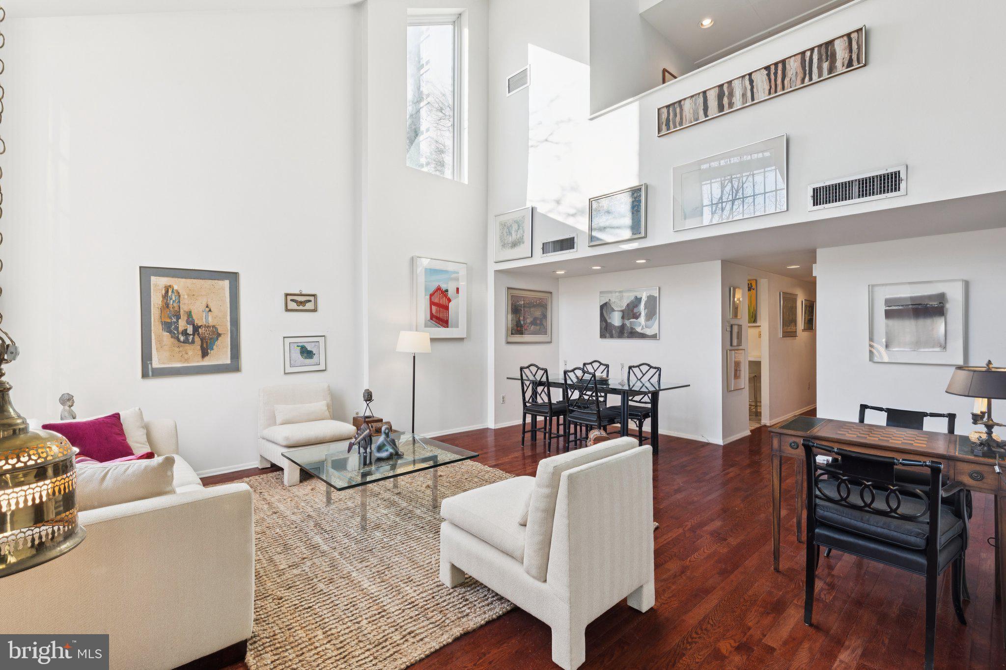 36 SAINT JAMES COURT