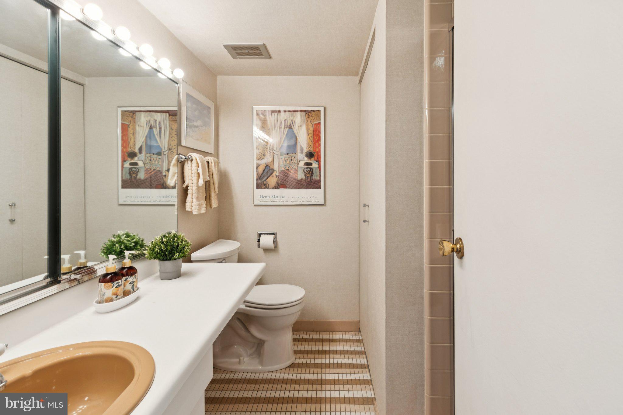 WASHINGTON SQ WEST - Residential