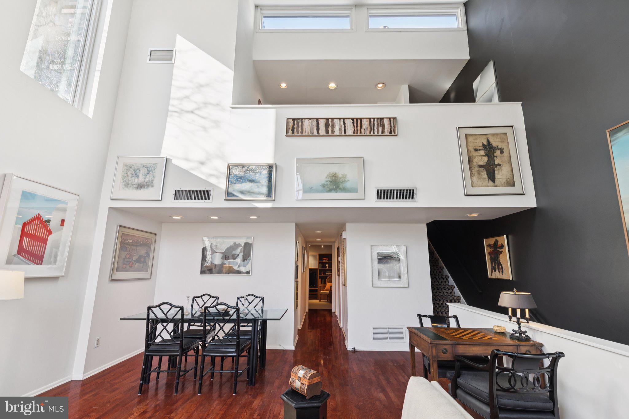 36 SAINT JAMES COURT